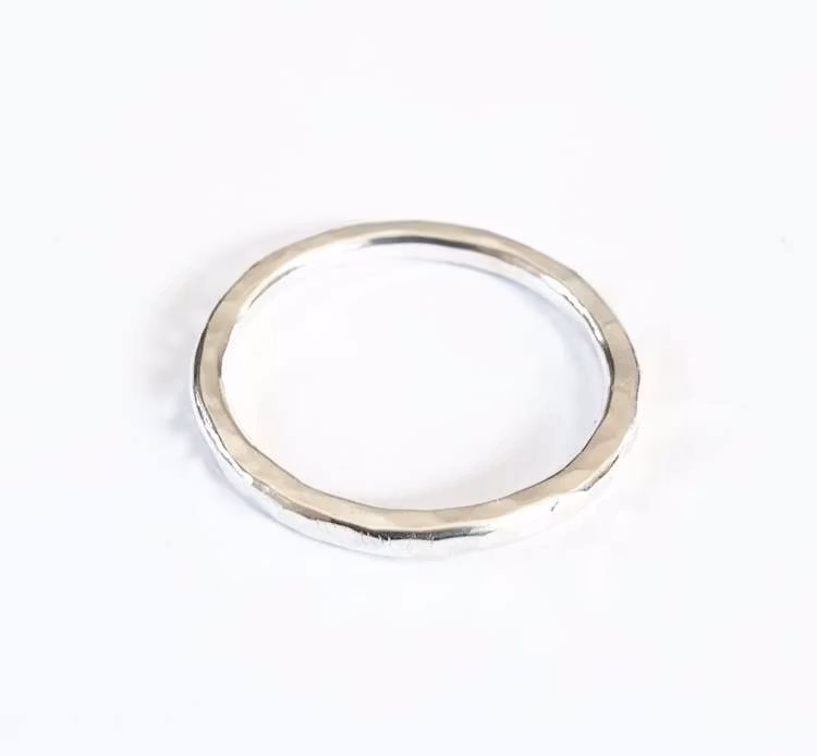 Hamrad silverring liten