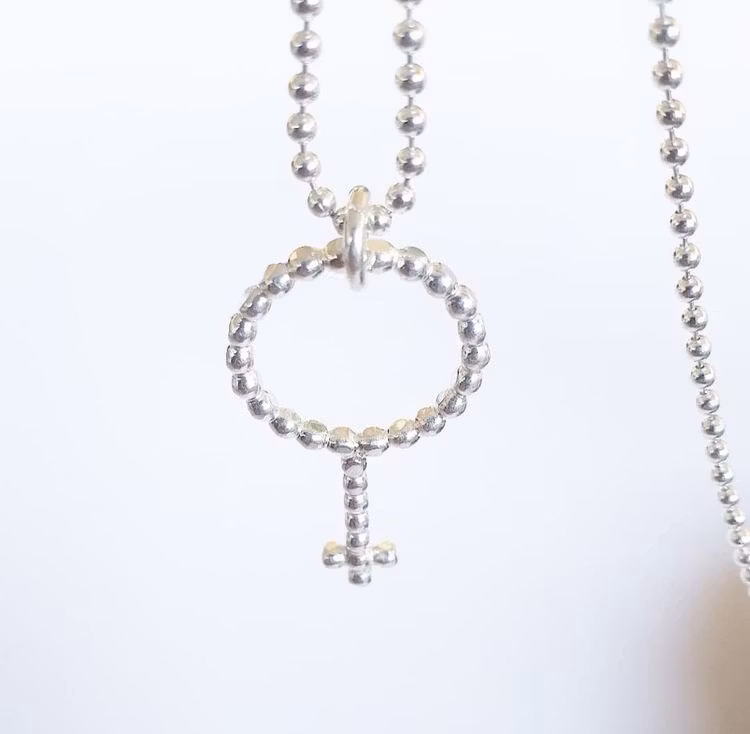 Kvinnomärket kulor - halsband