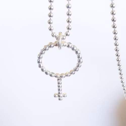 Kvinnomärket kulor - halsband