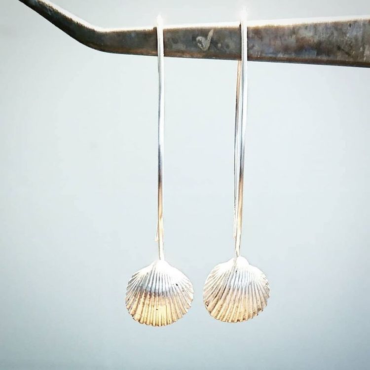 Earring with cockle