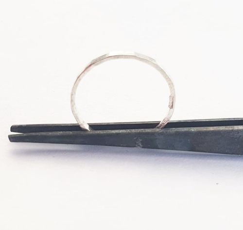 Hamrad tunn silverring