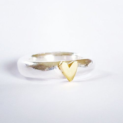 Chunky ring i äkta silver med handsågat hjärta i mässing