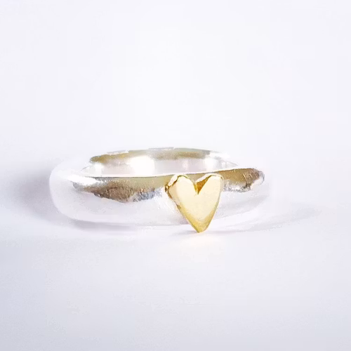 Chunky ring i äkta silver med handsågat hjärta i mässing