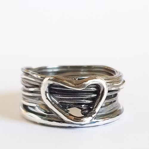 Oxiderad bred silverring med hjärta