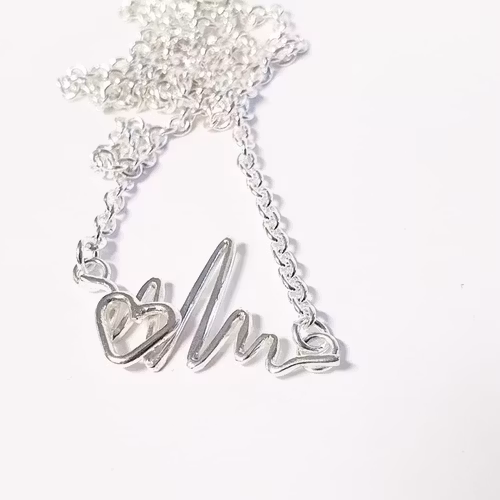 Silverhalsband Heartbeats med hjärta