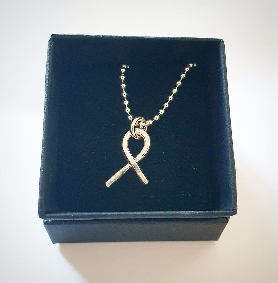 Rosa bandet i äkta silver - halsband - mellan berlock