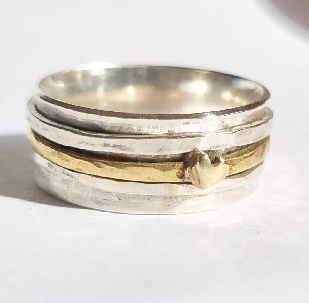 Snurring - spinningring i äkta silver med mässinghjärta