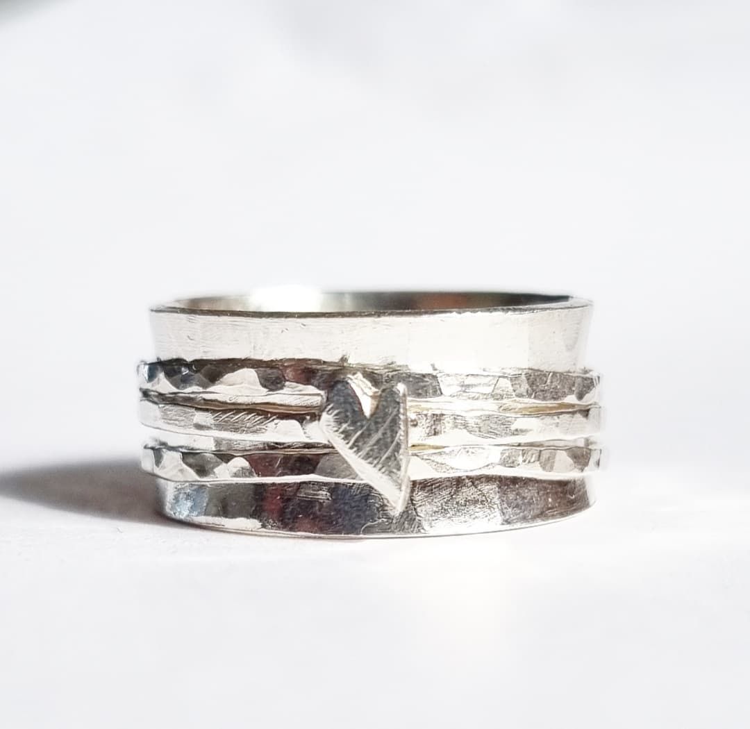 Spinning ring in genuine silver with hand-cut heart