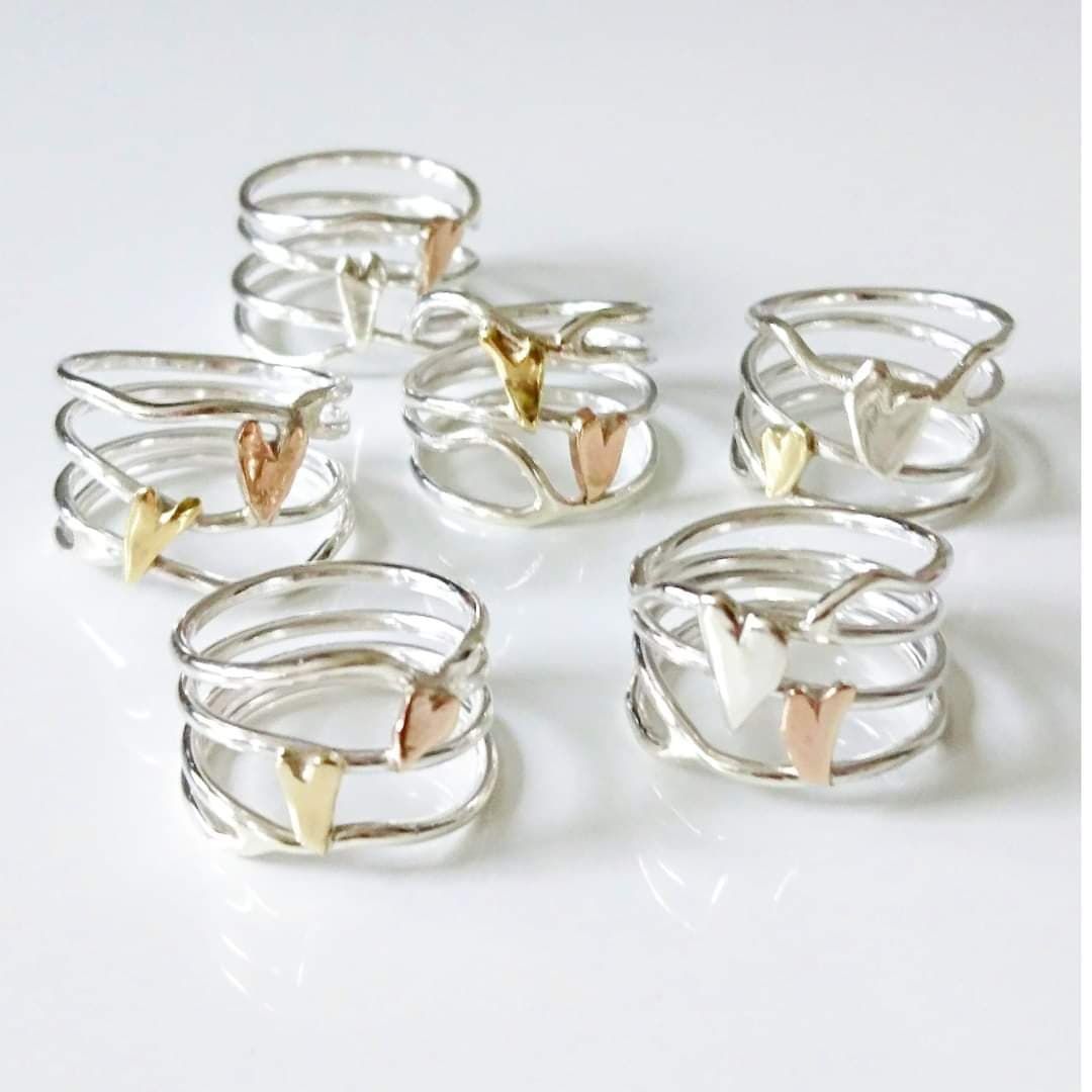 Airy heart ring with brass and bronze heart