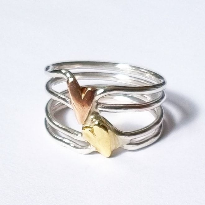 Airy heart ring with brass and bronze heart
