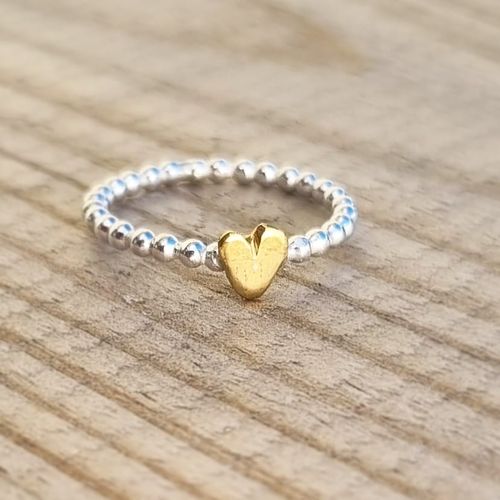 Happy Heart Kulring med handsågat hjärta i mässing