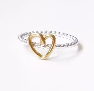 Öppet mässinghjärta på kulring i silver Happy Heart