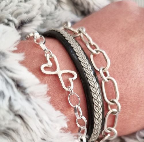Silverarmband med med fjäril/dubbelhjärta i länken