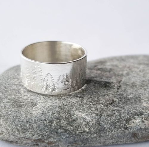 Bred silverring med SKOG