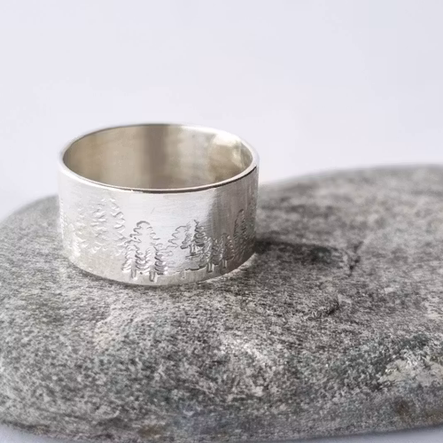 Bred silverring med SKOG