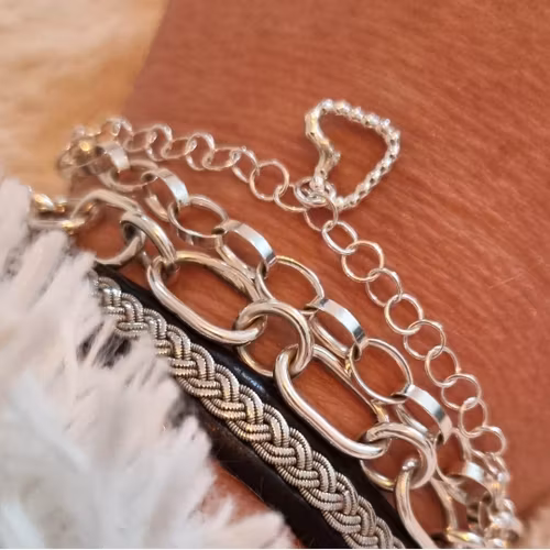 Silver bracelet with heart in beads - round links
