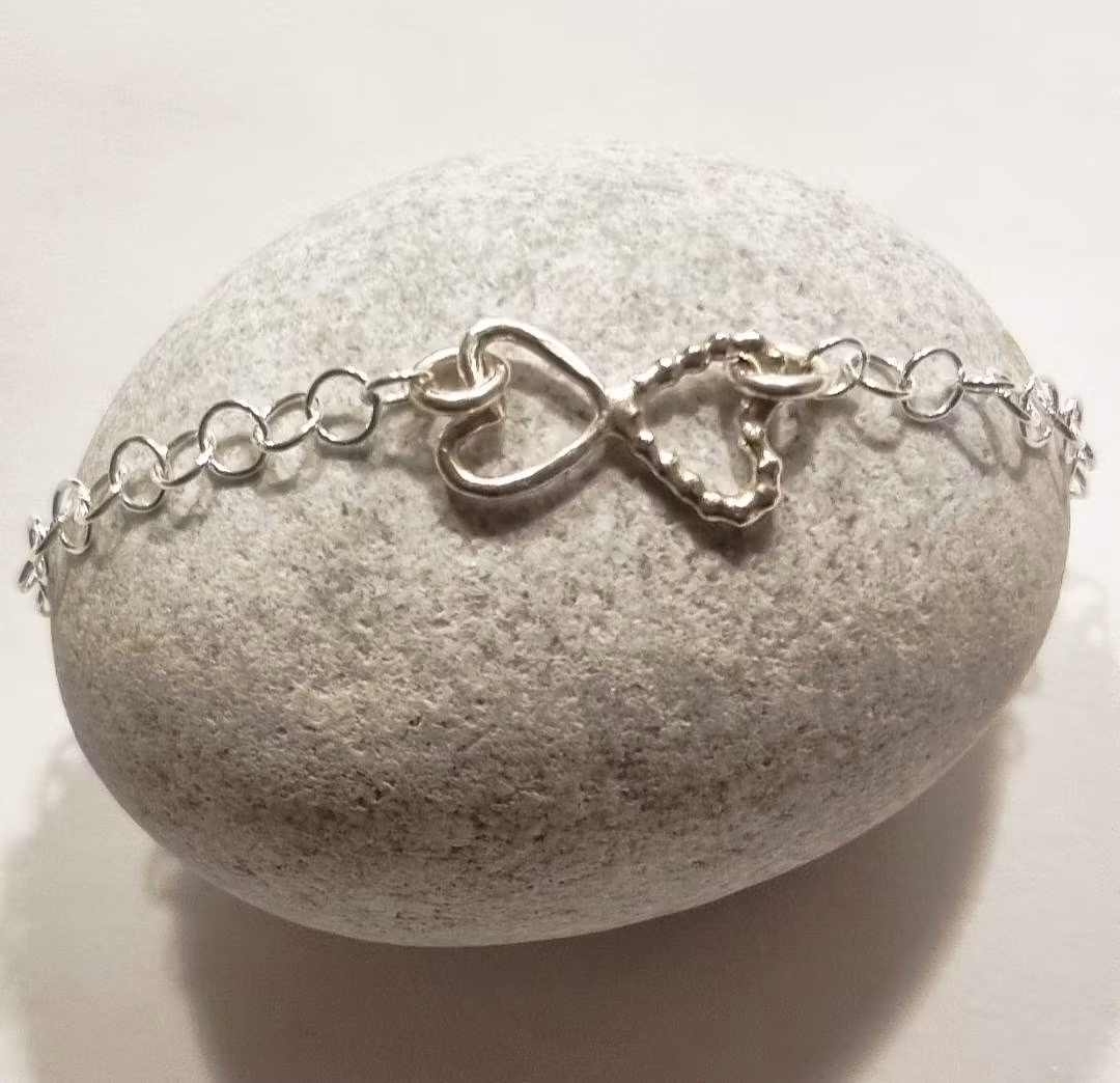 Silverarmband med dubbelhjärta