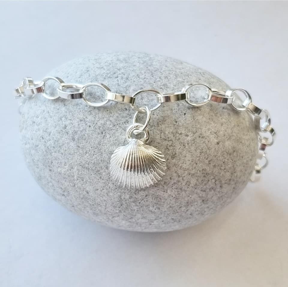 Silverarmband med hjärtmussla
