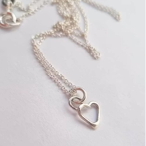Pyttehjärta handsmitt i äkta silver, halsband