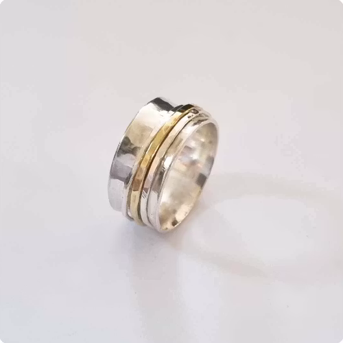 Handgjord snurring - spinningring i äkta silver med mässingring i mitten