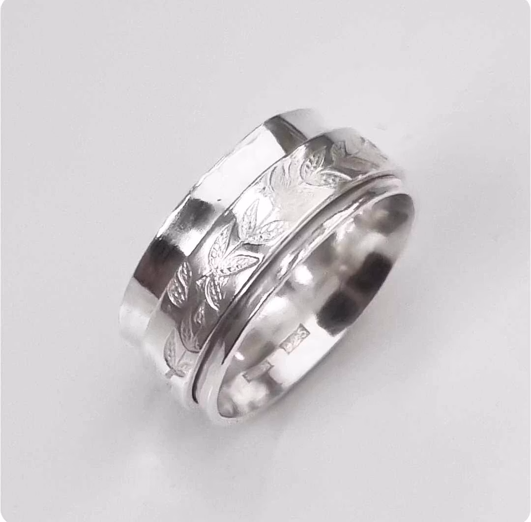 Snurring Hopp - spinningring,  handgjord i äkta silver, löv