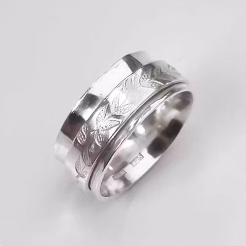 Snurring Hopp - spinningring,  handgjord i äkta silver, löv