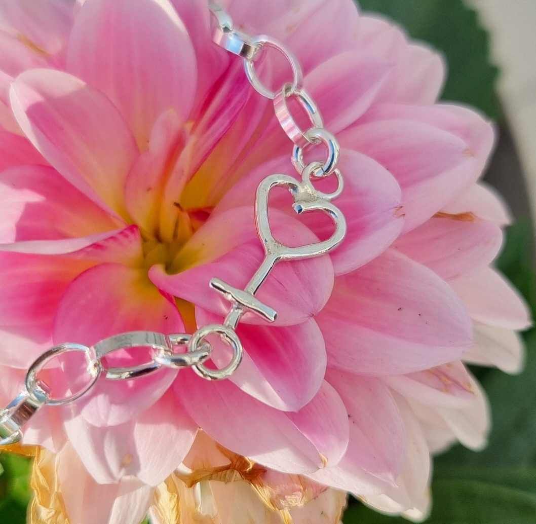 Silverarmband med kvinnomärke - hjärtat