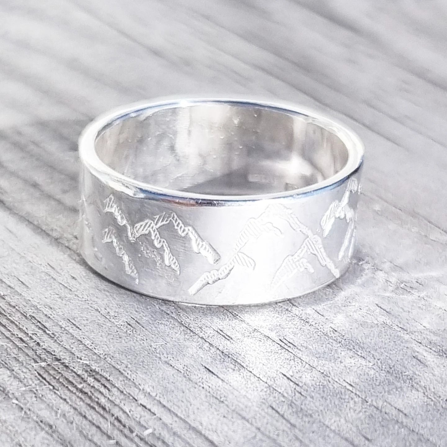 Fjällen bred silverring med fjäll och berg