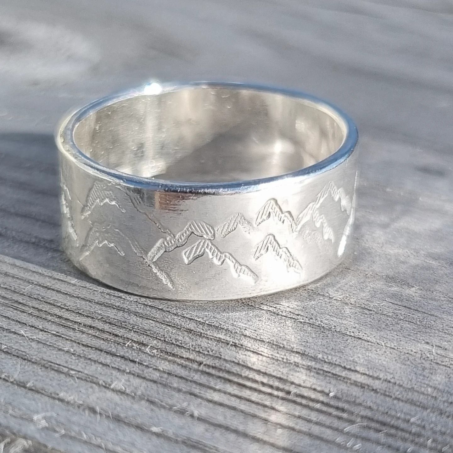 Fjällen bred silverring med fjäll och berg