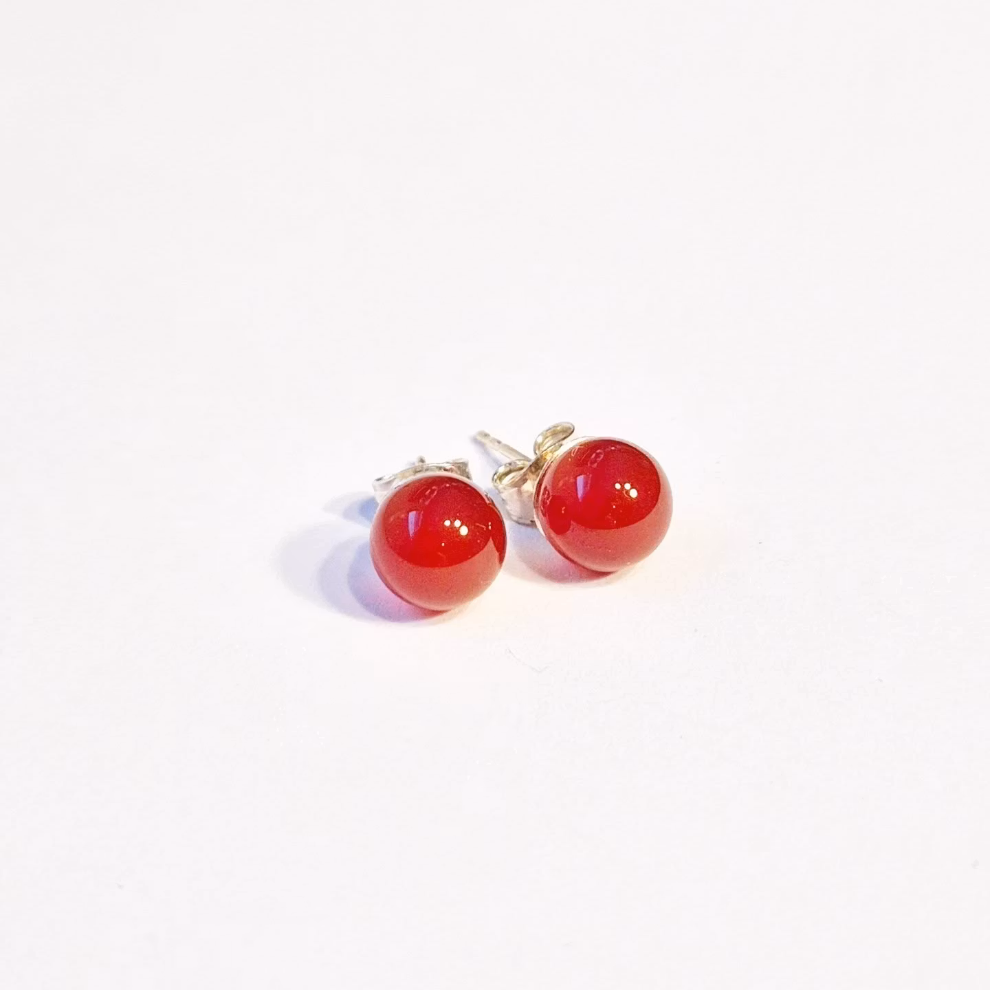 Earring with red carnelian and silver pin