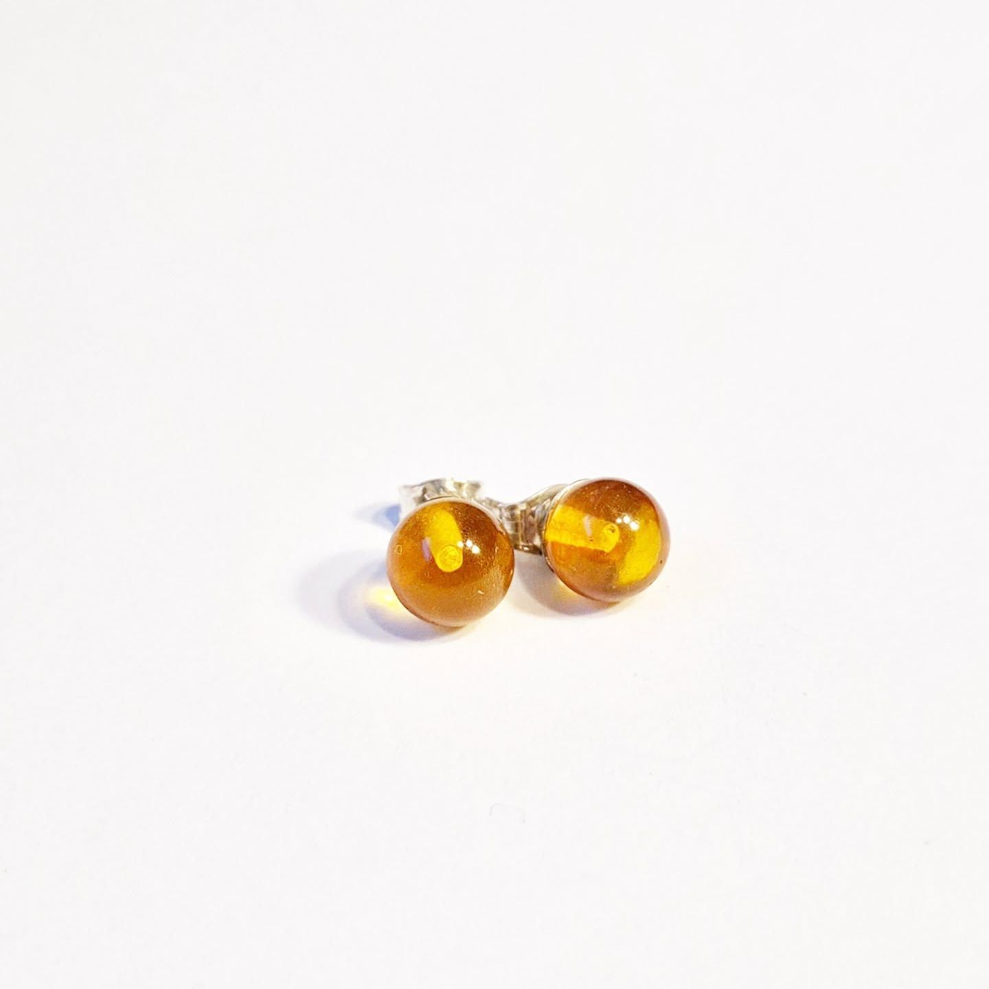 Örhänge med äkta bärnsten 8 mm