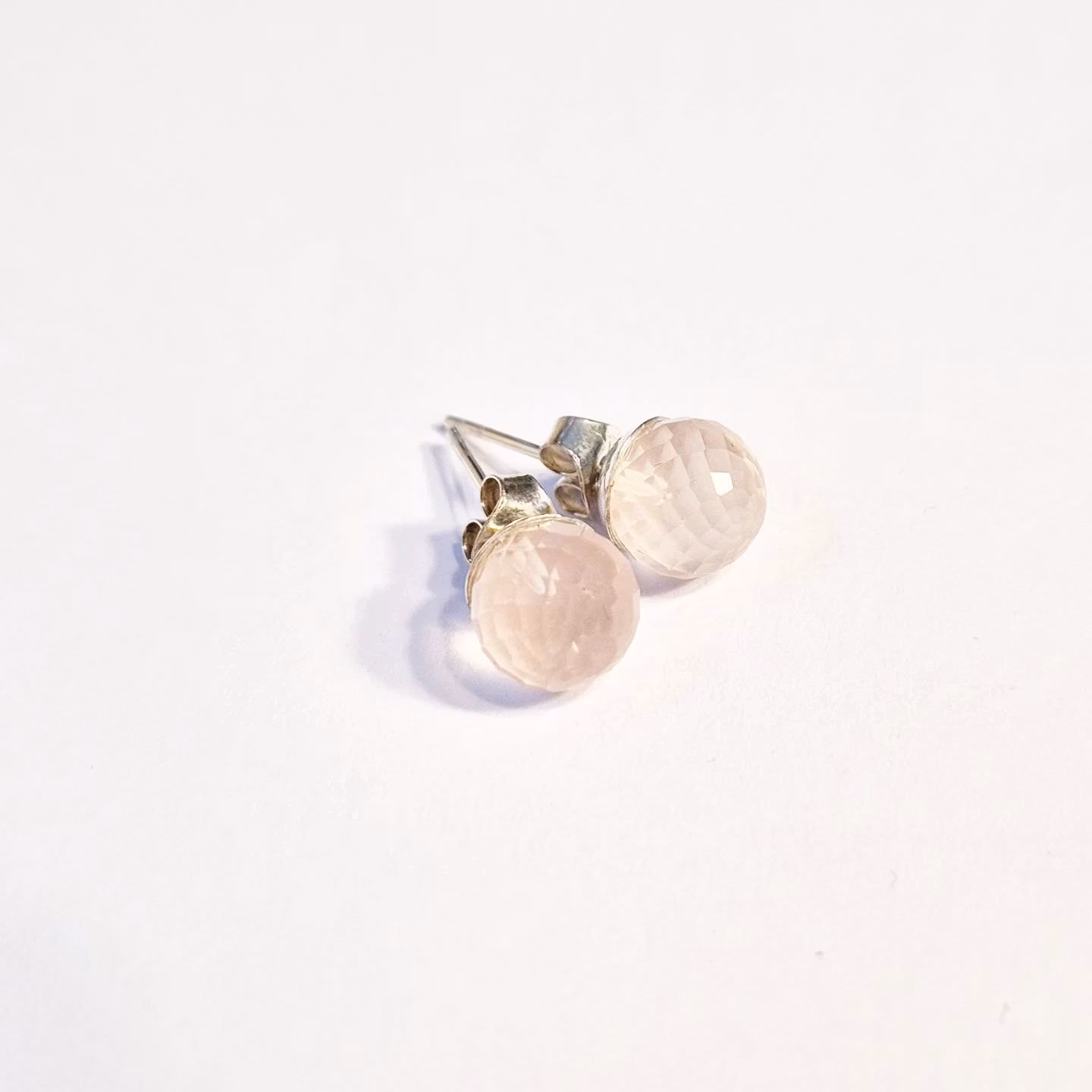 Earring with faceted rose quartz 8 mm and sterling silver pin