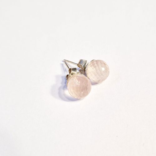 Örhänge med facetterad rosenkvarts 8 mm och stift i äkta silver