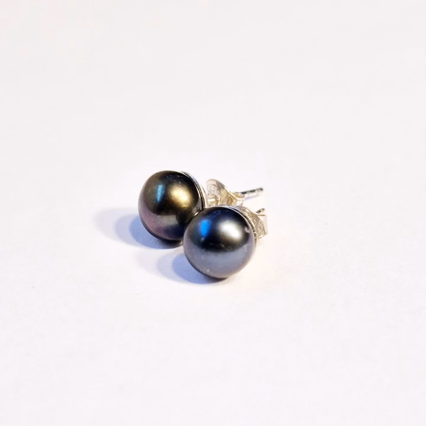 Earrings with beautiful freshwater pearls Peacock 8 mm and studs in genuine silver