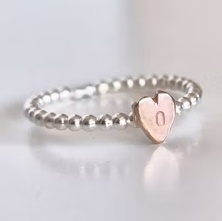 Happy Heart Initials kulring i äkta silver med handsågat bokstavshjärta i brons