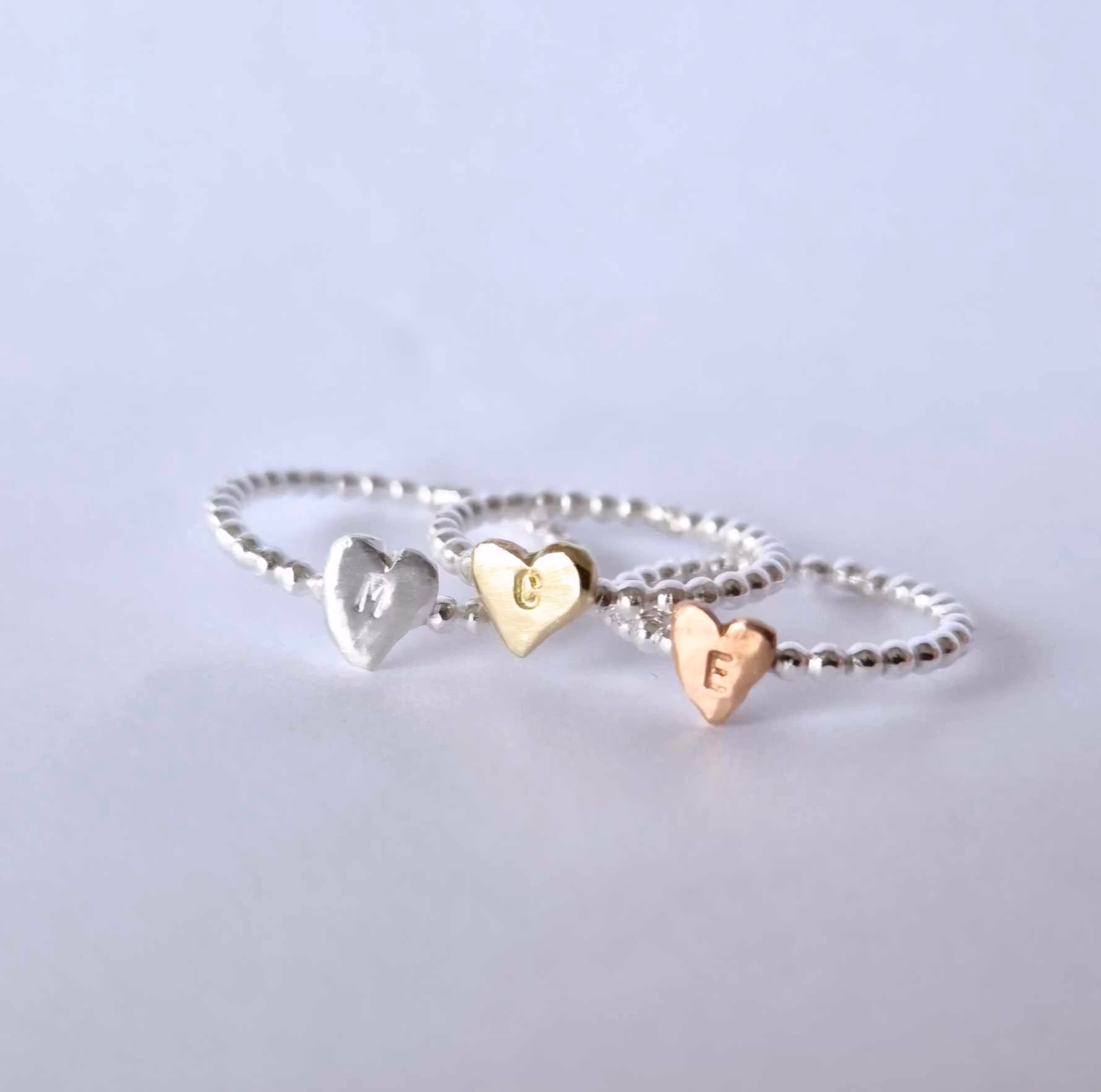 Happy Heart Initials kulring i äkta silver med handsågat bokstavshjärta i brons