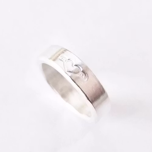 Freedom- En fin handgjord silverring med ett bevingat hjärta på