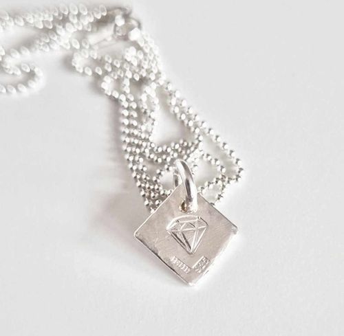 Silverdiamanten en handgjord silverberlock med en silverdiamant