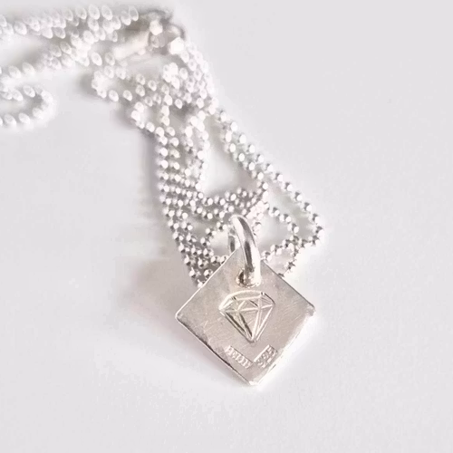 Silverdiamanten en handgjord silverberlock med en silverdiamant