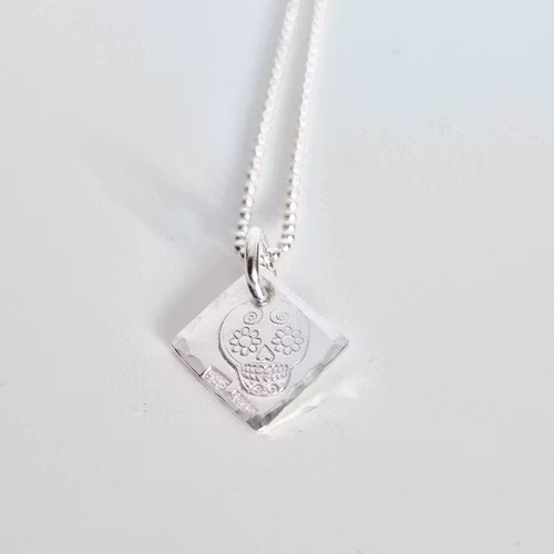 Silverhalsband med en döskalle i äkta silver HIM