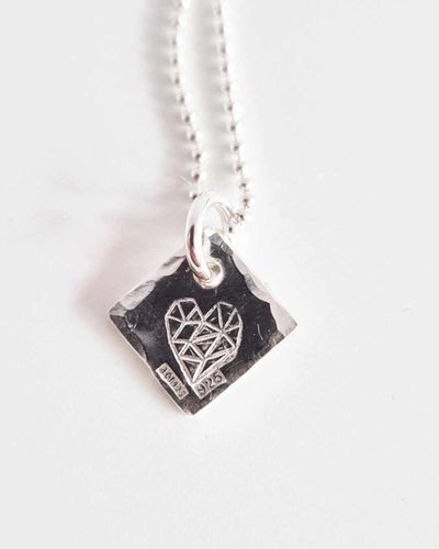 Silverhalsband Eterna en fin berlock med ett hjärta