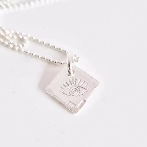I see You Ett fint silverhalsband med ett öga på