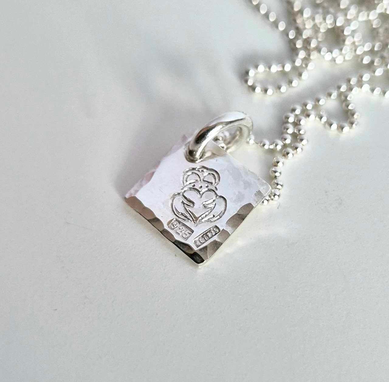 Hold my Heart ett fint silverhalsband