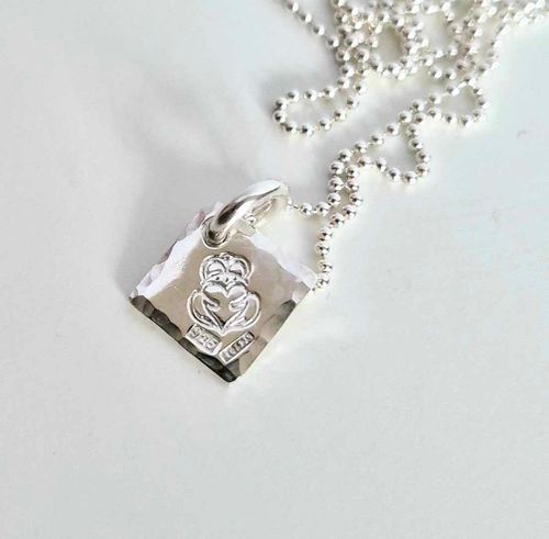 Hold my Heart ett fint silverhalsband