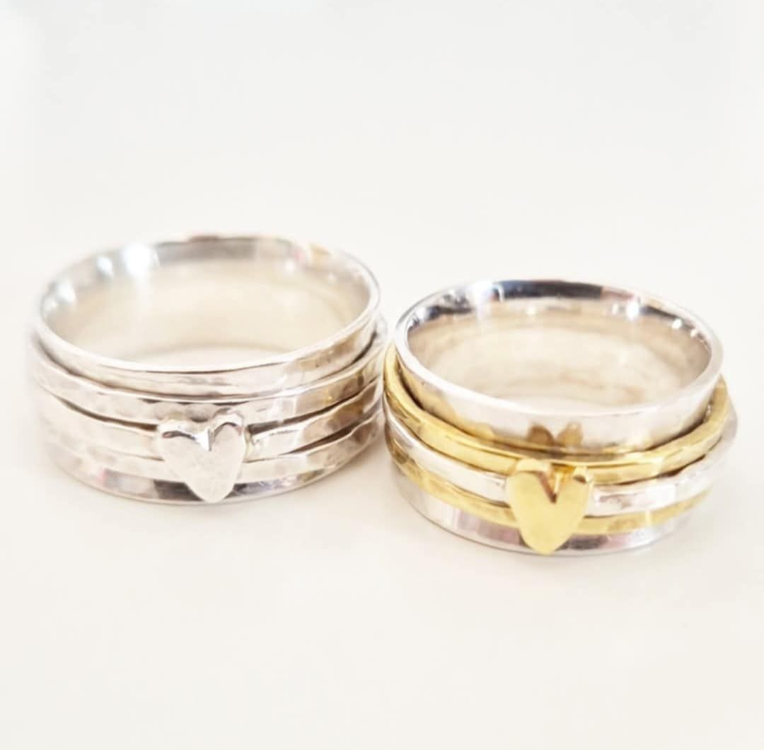 Spinning ring in genuine silver with hand-cut heart