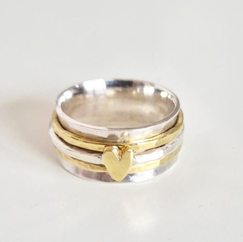 Snurring - spinningring i äkta silver med handsågat mässinghjärta