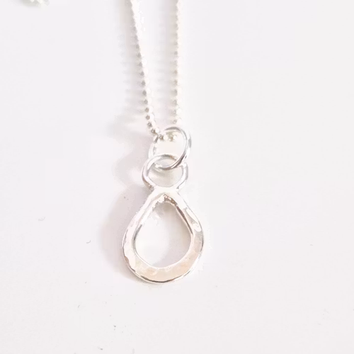 Silverdroppen fin handgjord berlock i äkta silver