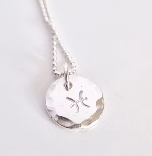 Stjärntecken Fiskarna fint och handgjort i återbrukat silver