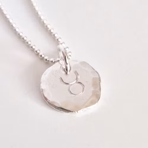 Stjärntecken Oxen fint och handgjort i återbrukat silver