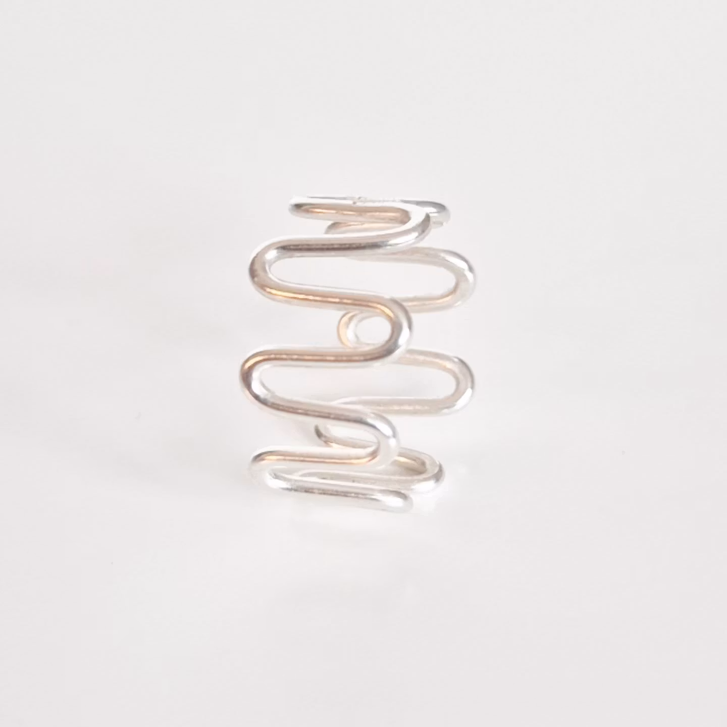 Wavy en fin hangjord silverring  - som en våg